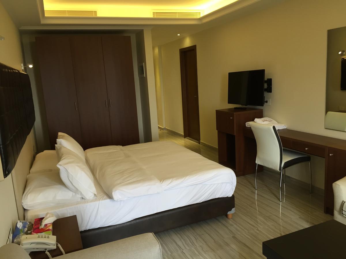 Aphrodite Hotel Tabarja Quarto foto
